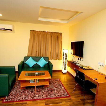 Hotel Crestwood Kolkata Eksteriør bilde
