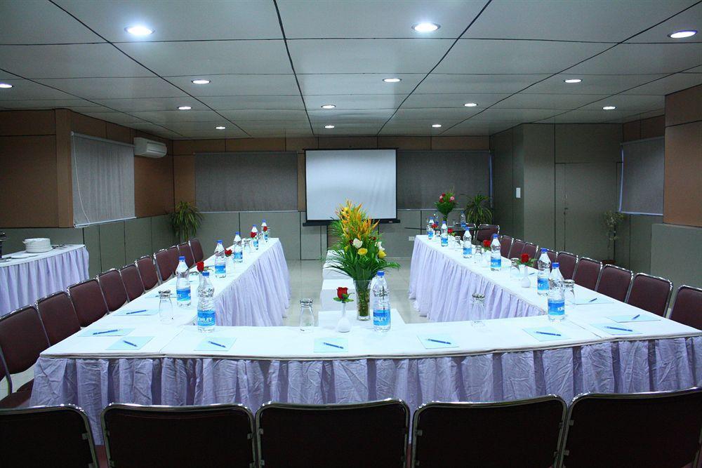 Hotel Crestwood Kolkata Eksteriør bilde