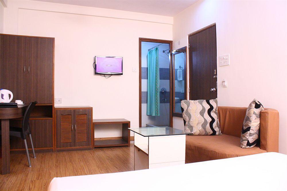 Hotel Crestwood Kolkata Eksteriør bilde