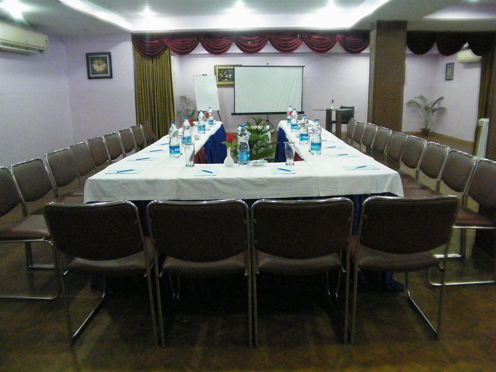 Hotel Crestwood Kolkata Eksteriør bilde