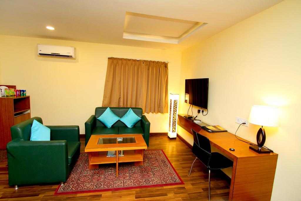 Hotel Crestwood Kolkata Eksteriør bilde