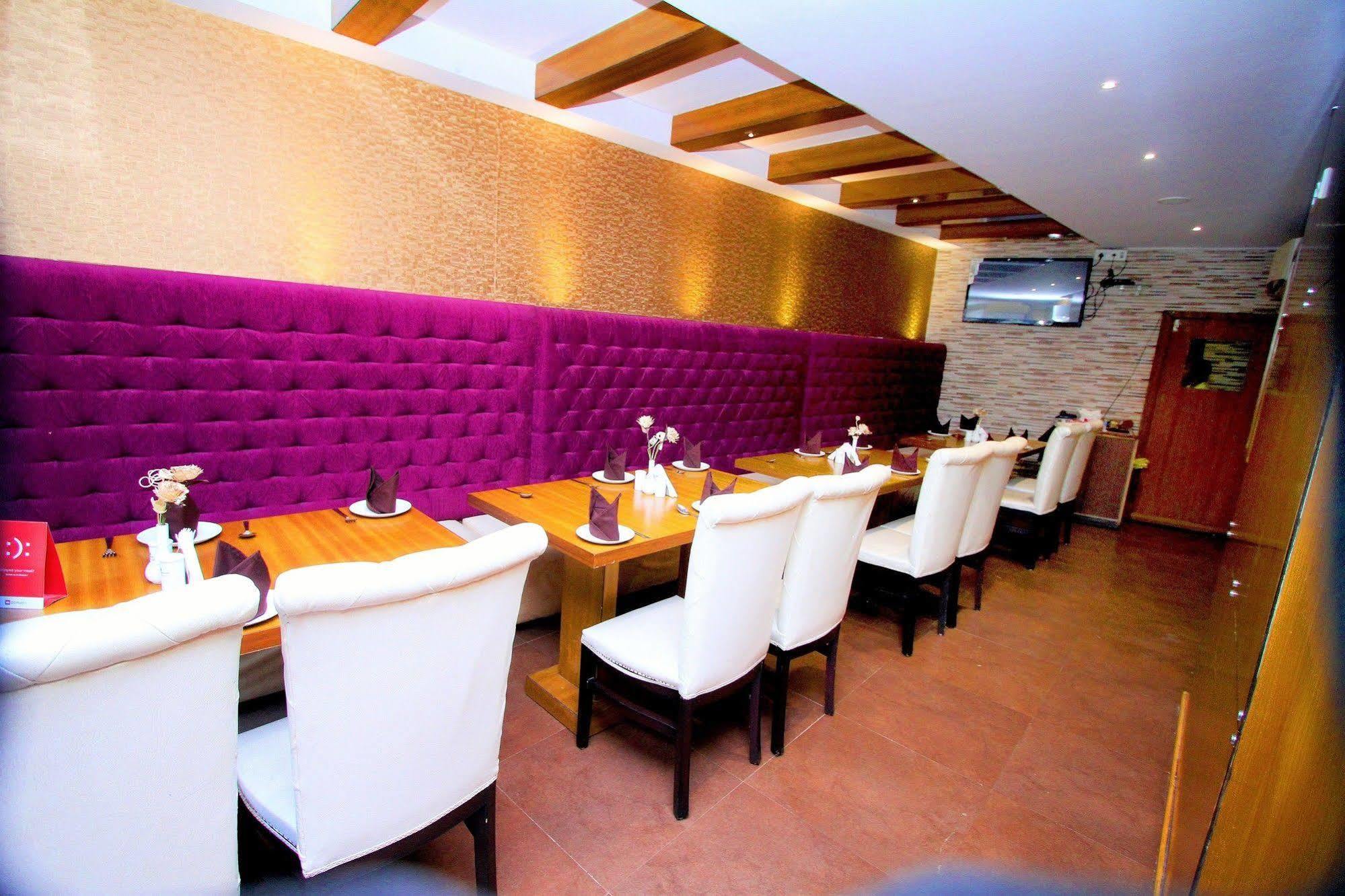 Hotel Crestwood Kolkata Eksteriør bilde