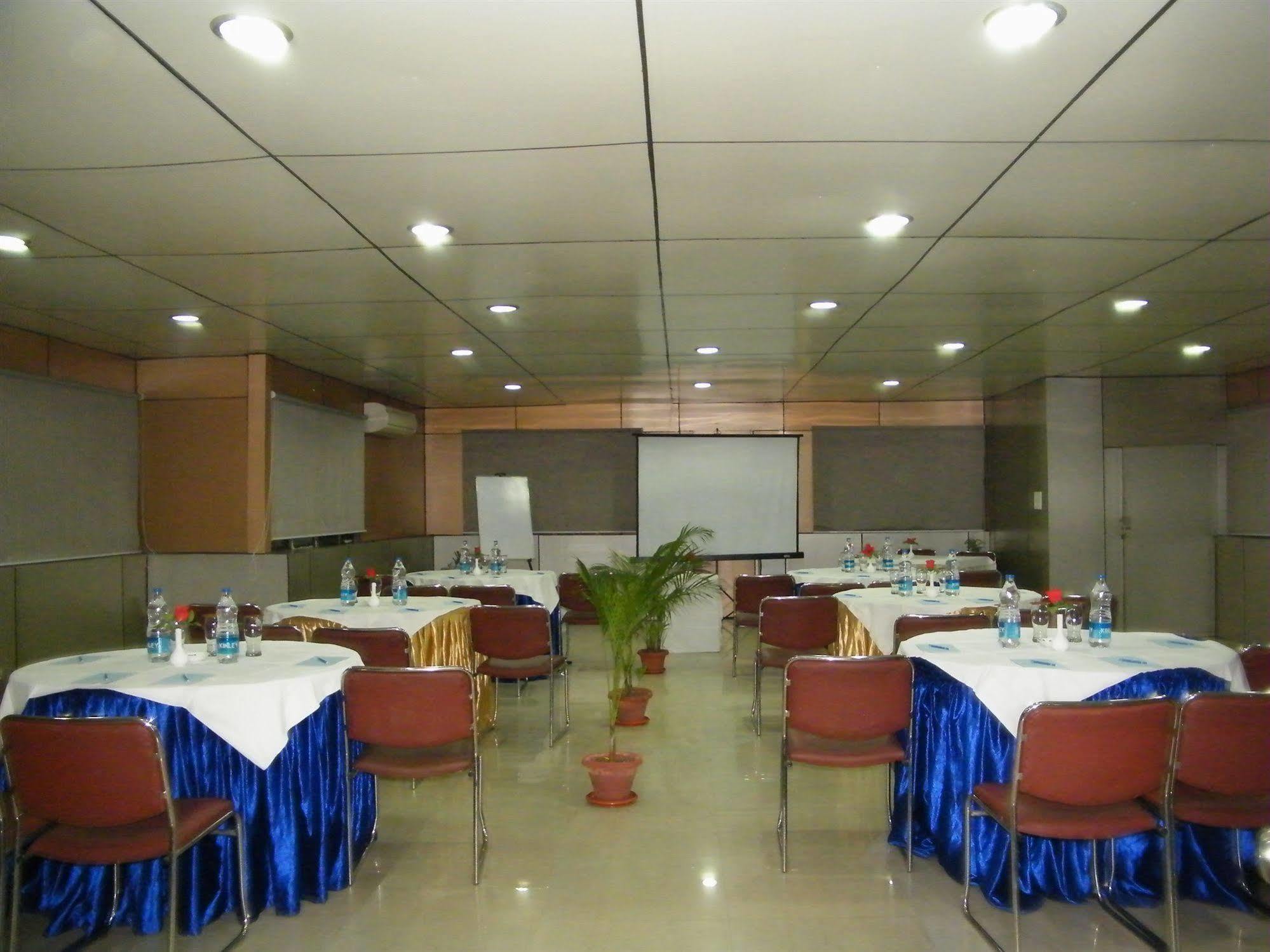 Hotel Crestwood Kolkata Eksteriør bilde