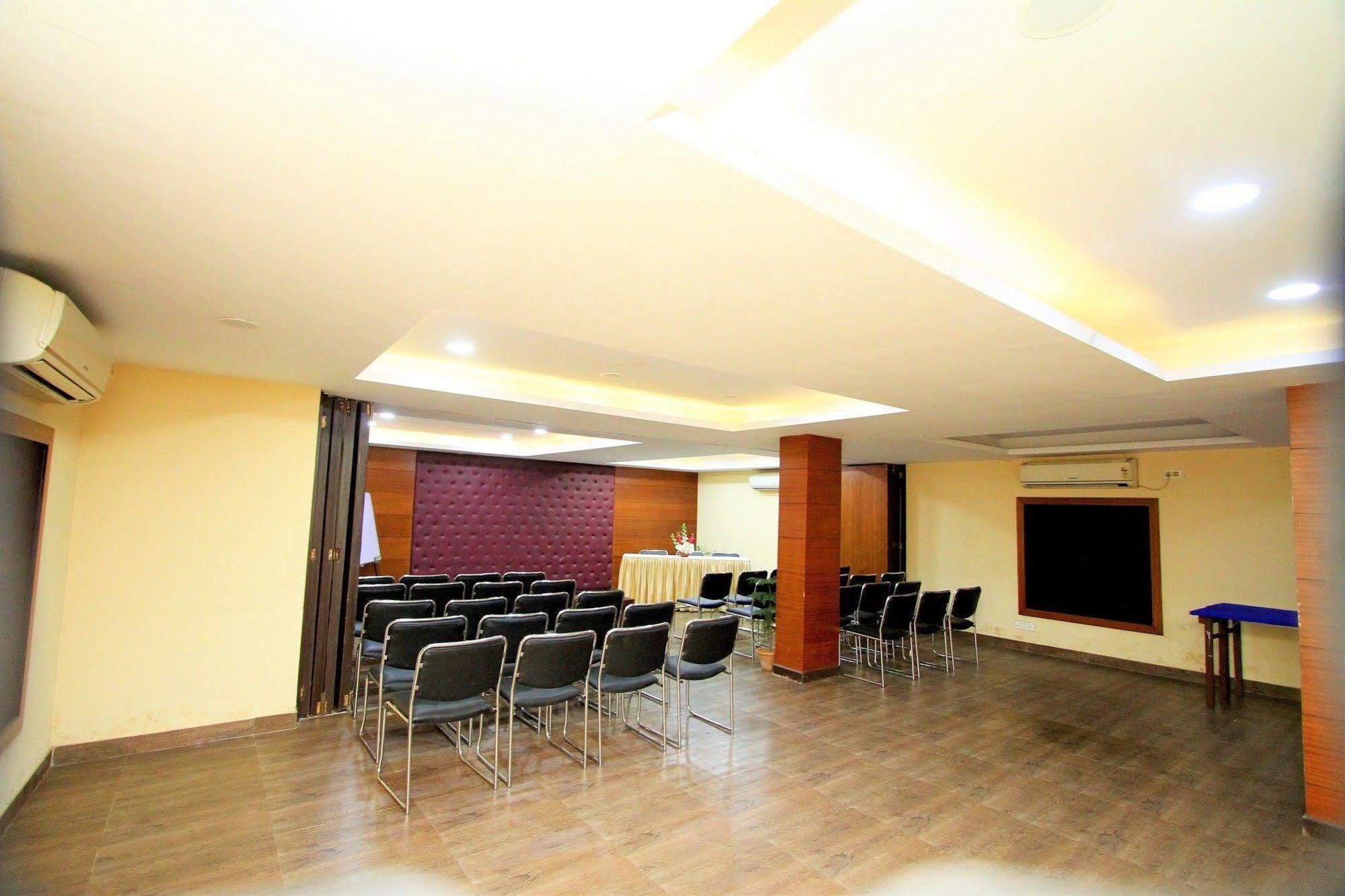Hotel Crestwood Kolkata Eksteriør bilde