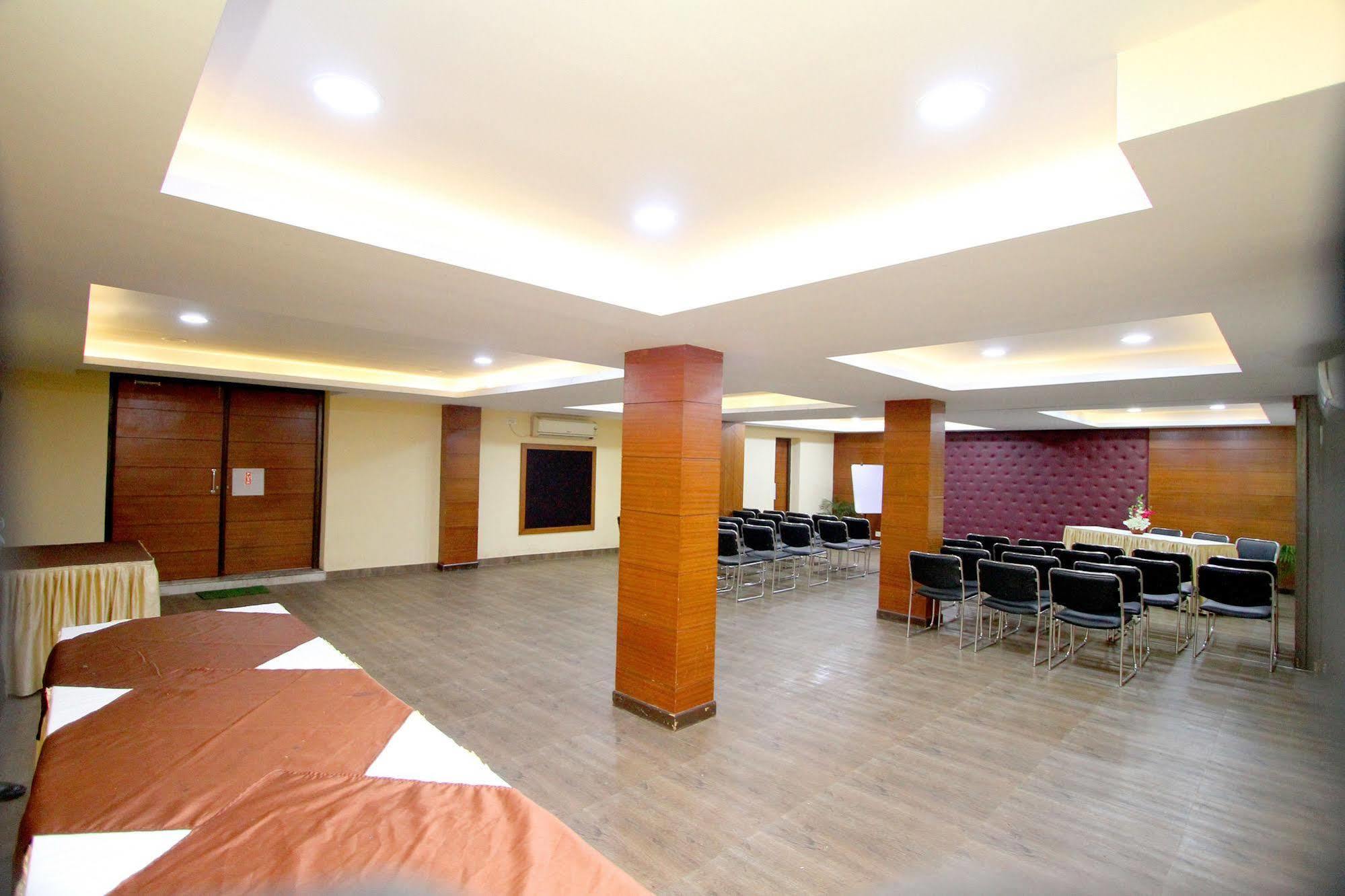 Hotel Crestwood Kolkata Eksteriør bilde