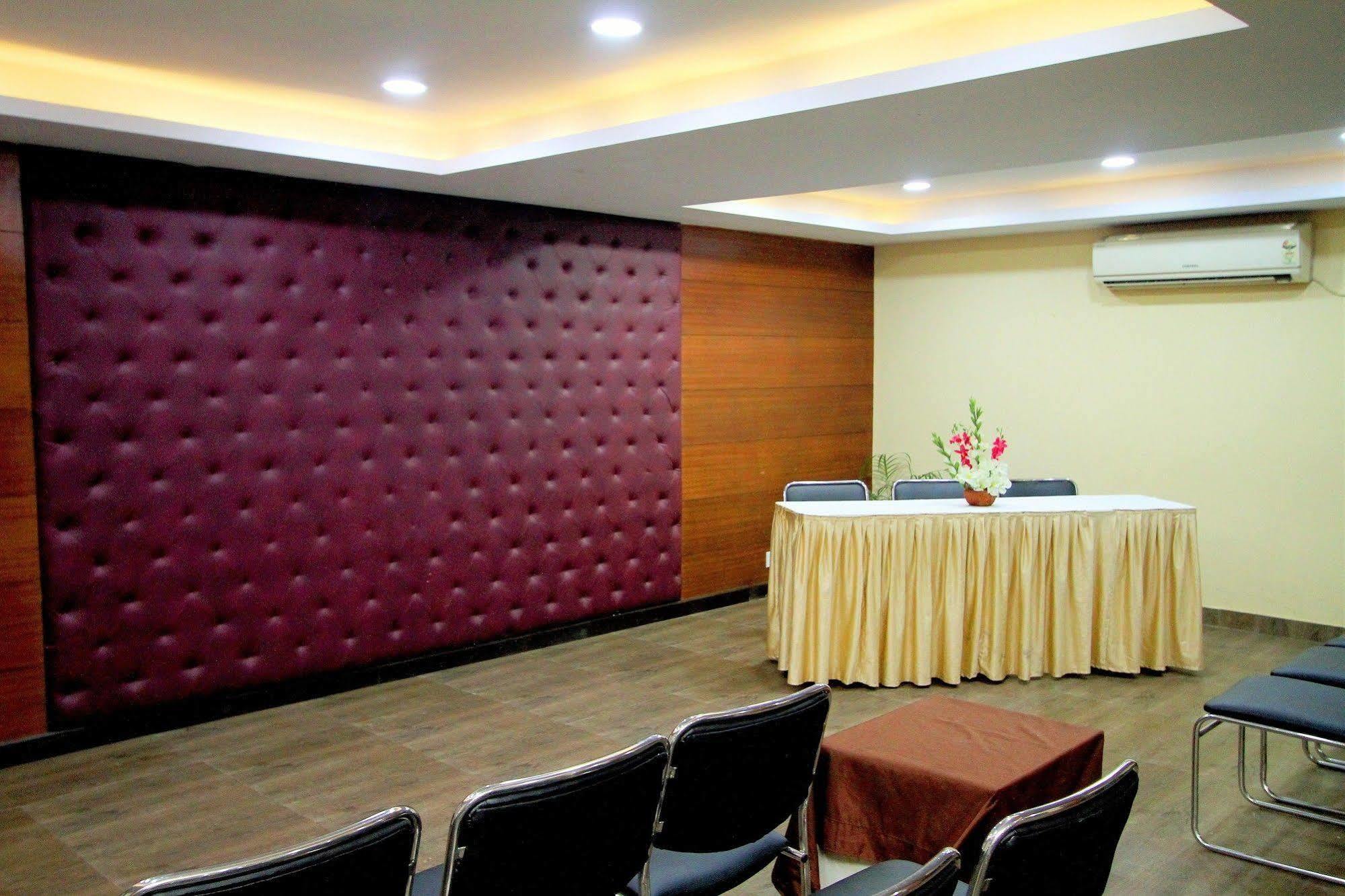 Hotel Crestwood Kolkata Eksteriør bilde